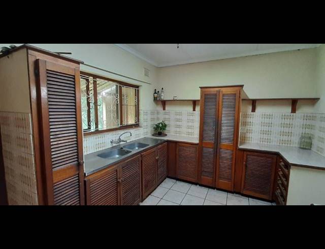 4 BEDROOM HOUSE FOR SALE IN YELLOWWOOD PARK